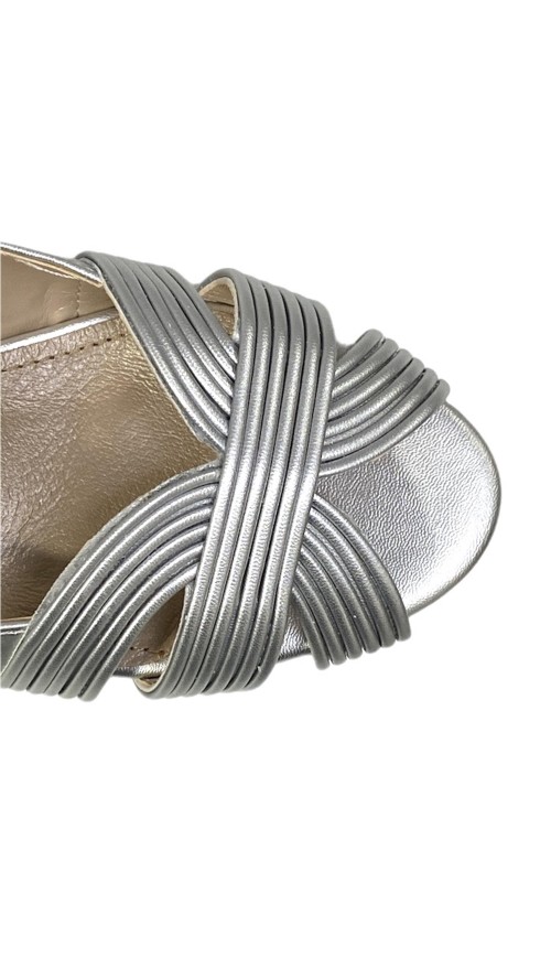 SANDALIA TACON BAJO PLATA