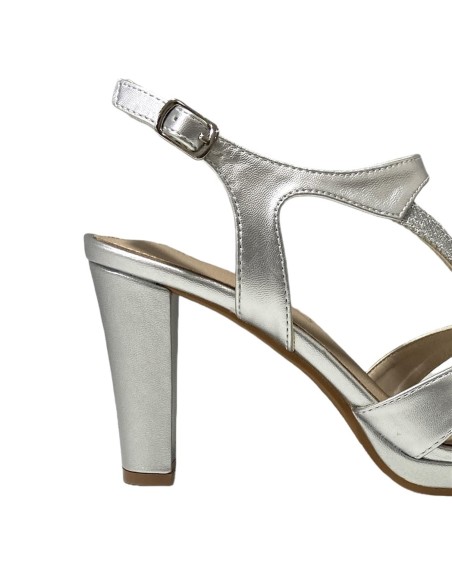 SANDALIA TACON TIRAS TRIANGULO PLATA