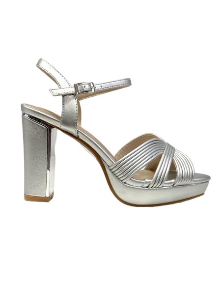 SANDALIA METALIZADA TACON ALTO PLATA