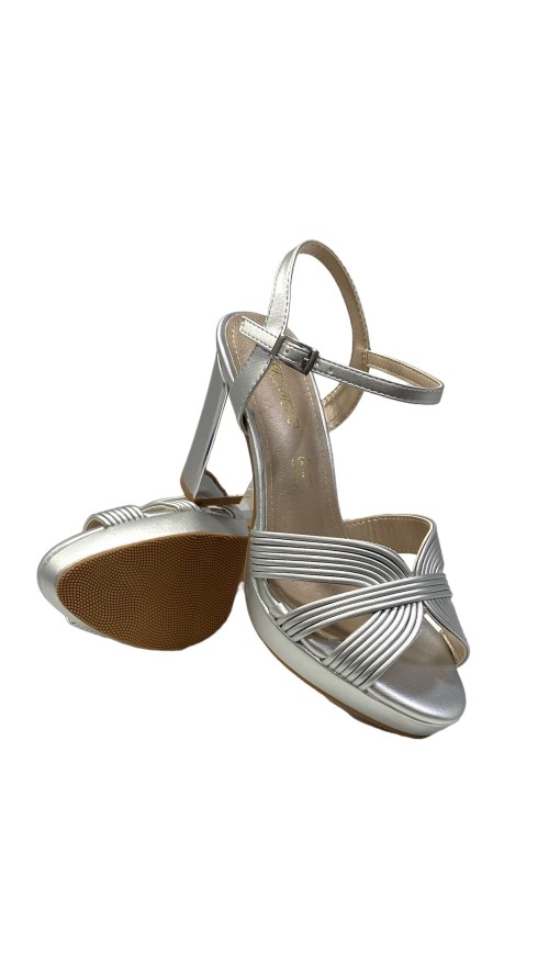 SANDALIA METALIZADA TACON ALTO PLATA