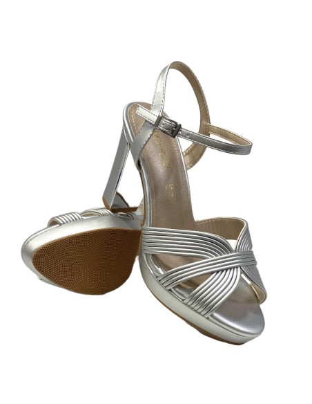SANDALIA METALIZADA TACON ALTO PLATA