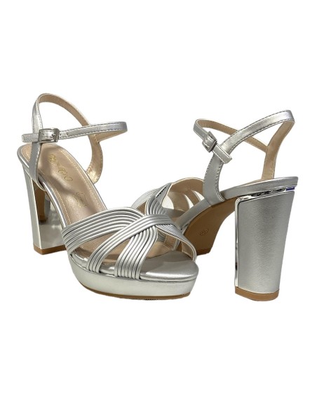 SANDALIA METALIZADA TACON ALTO PLATA
