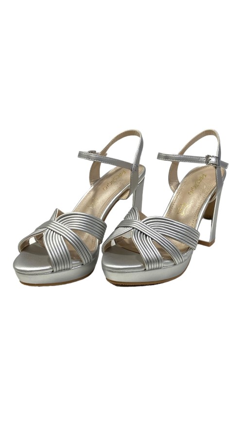 SANDALIA METALIZADA TACON ALTO PLATA