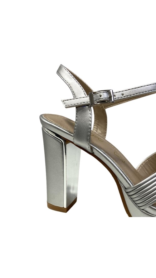 SANDALIA METALIZADA TACON ALTO PLATA