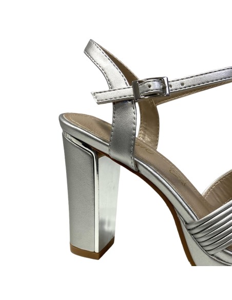 SANDALIA METALIZADA TACON ALTO PLATA