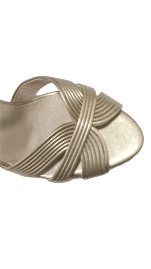 SANDALIA METALIZADA TACON ALTO ORO