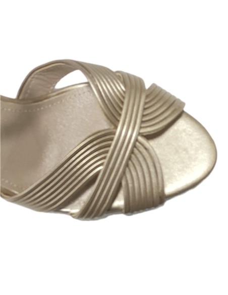 SANDALIA METALIZADA TACON ALTO ORO