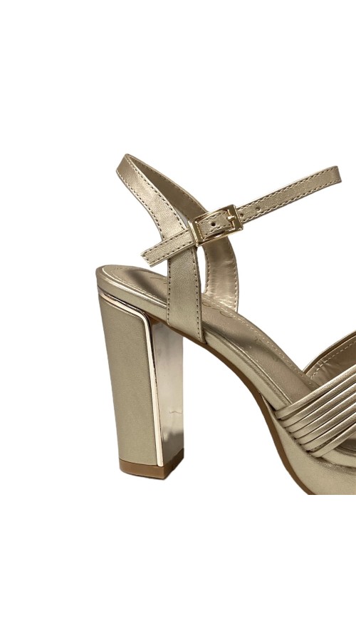 SANDALIA METALIZADA TACON ALTO ORO