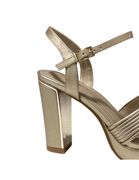 SANDALIA METALIZADA TACON ALTO ORO