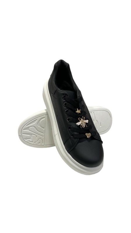 BAMBA CON ADORNOS EN CORDONES NEGRO 2