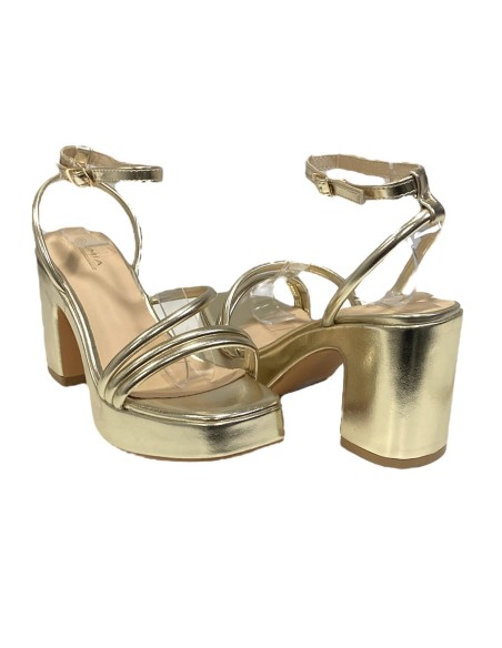 SANDALIA DE TACON TRES TIRAS ORO