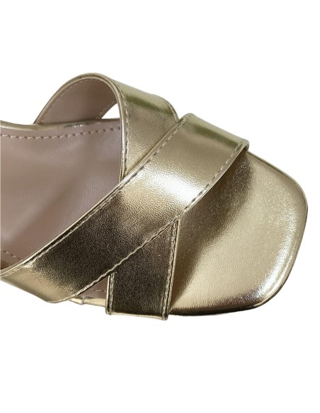 SANDALIA TIRAS CRUZADA ORO