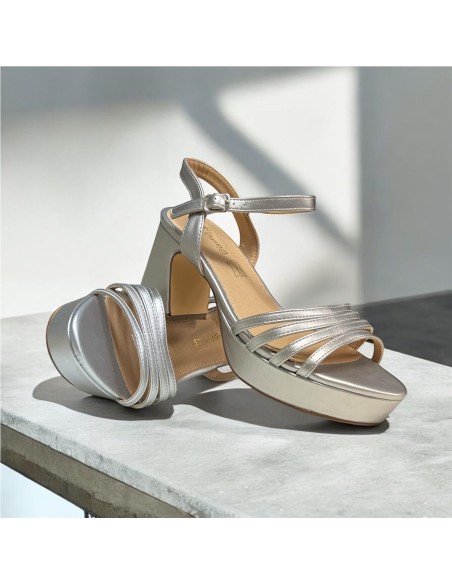 SANDALIA DE TACON PLATA