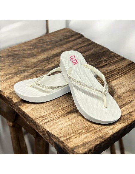 PLAYERA CUÑA TIRA CON BRILLO BLANCO