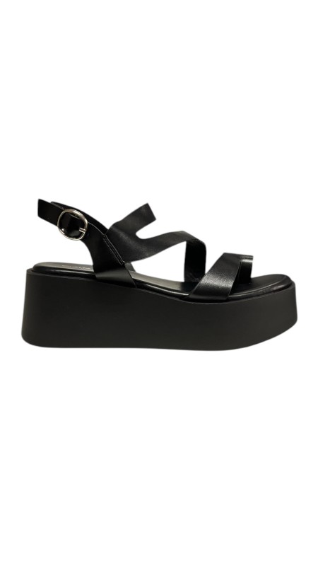 SANDALIA TIRAS CON DEDO NEGRO