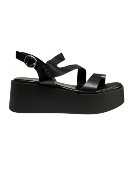 SANDALIA TIRAS CON DEDO NEGRO