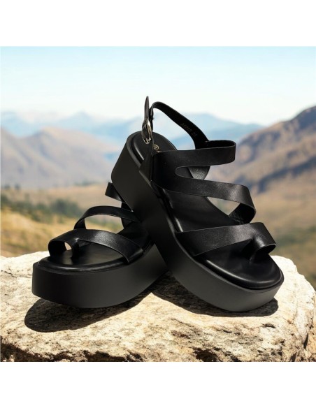 SANDALIA TIRAS CON DEDO NEGRO