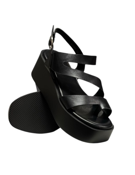 SANDALIA TIRAS CON DEDO NEGRO