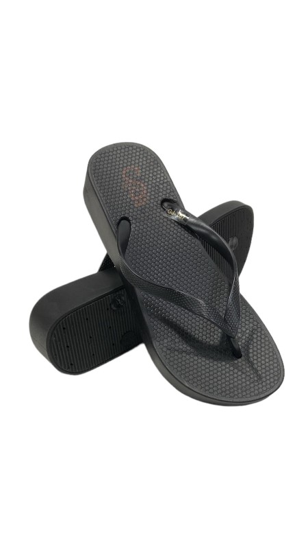 PLAYERA DEDO CUÑA NEGRO