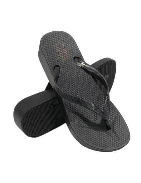 PLAYERA DEDO CUÑA NEGRO