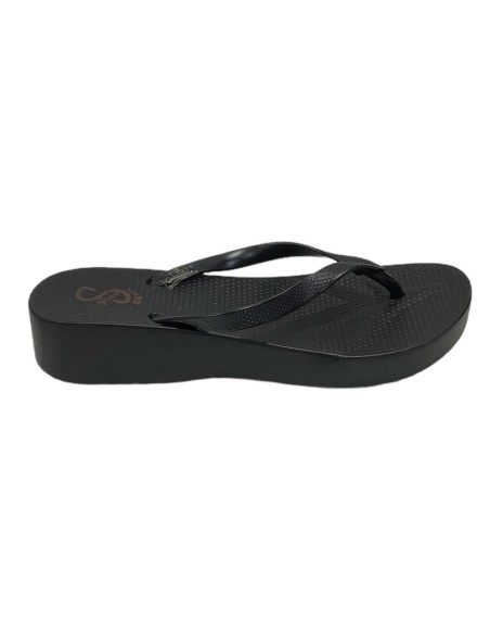 PLAYERA DEDO CUÑA NEGRO