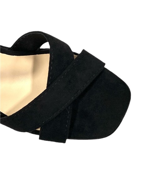 SANDALIA TACON ANCHO NEGRO