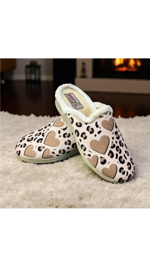 ZAPATILLA PRINT CON CORAZONES BEIG