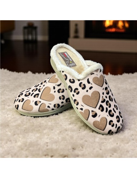 ZAPATILLA PRINT CON CORAZONES BEIG