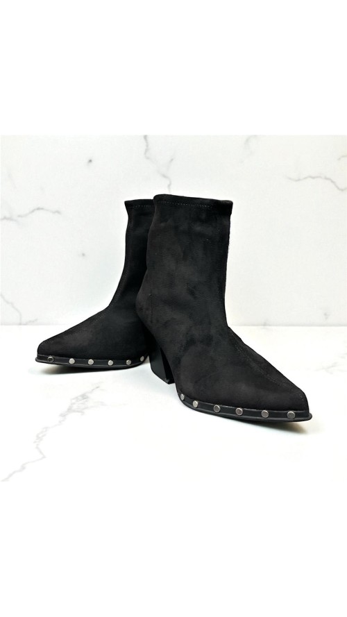 BOTIN TACHAS EN LA SUELA NEGRO