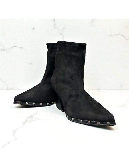 BOTIN TACHAS EN LA SUELA NEGRO