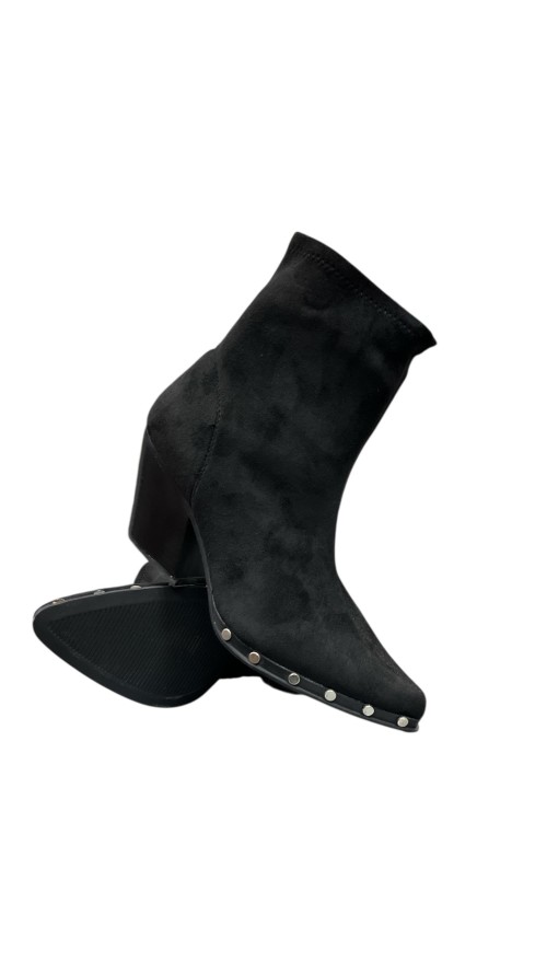 BOTIN TACHAS EN LA SUELA NEGRO