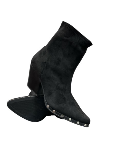 BOTIN TACHAS EN LA SUELA NEGRO