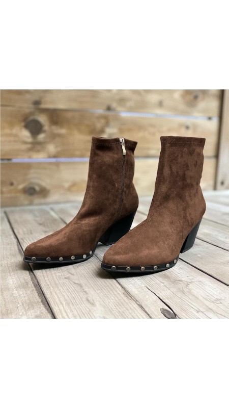 BOTIN TACHAS EN LA SUELA MARRON 2