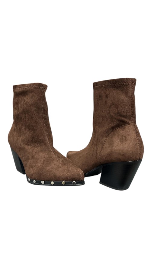 BOTIN TACHAS EN LA SUELA MARRON