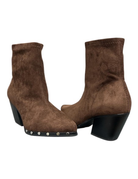 BOTIN TACHAS EN LA SUELA MARRON