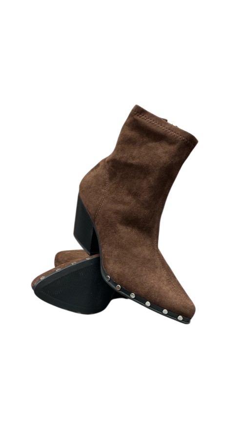 BOTIN TACHAS EN LA SUELA MARRON