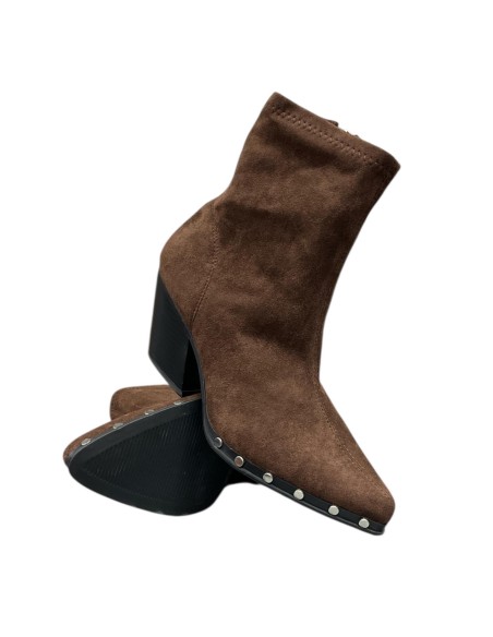 BOTIN TACHAS EN LA SUELA MARRON