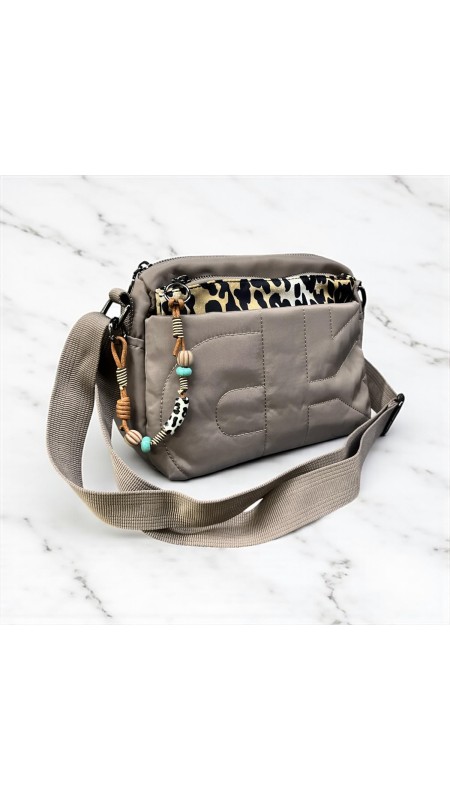 BOLSO CON NECESER PRINT TAUPE 2