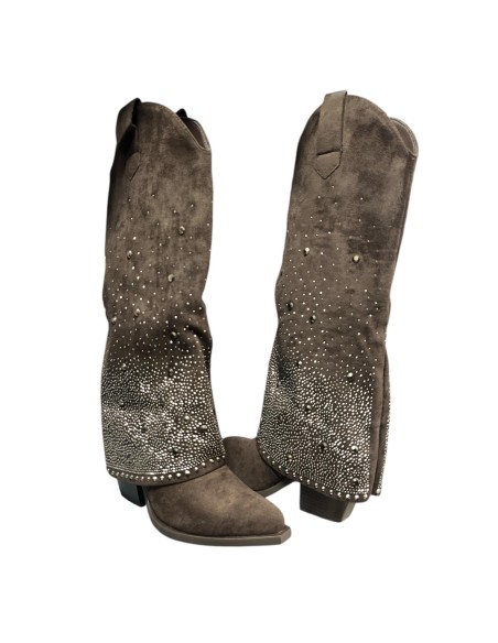 BOTA TACHUELAS MARRON