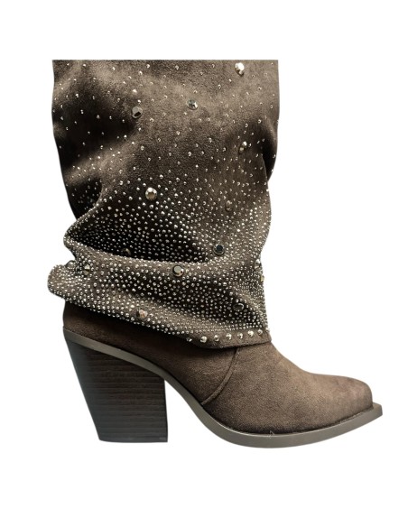 BOTA TACHUELAS MARRON