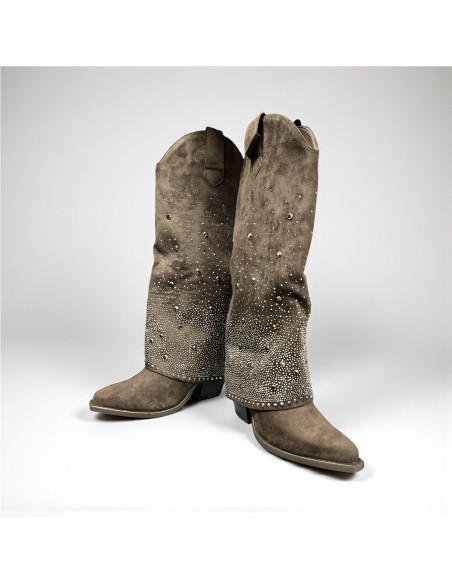 BOTA TACHUELAS MARRON