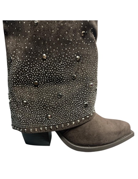 BOTA TACHUELAS MARRON