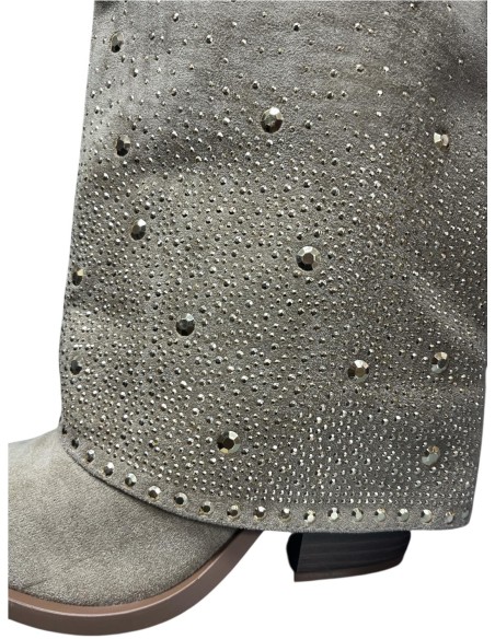 BOTA TACHUELAS TAUPE