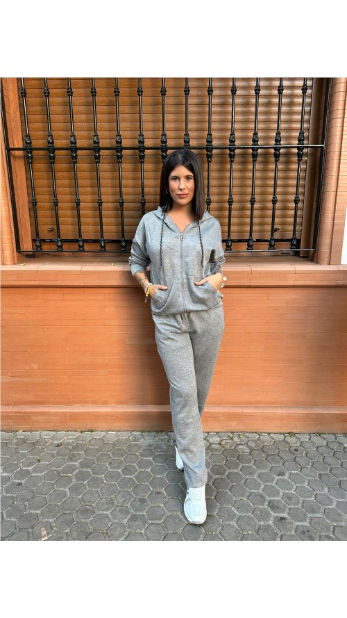 CHANDAL ANA GRIS
