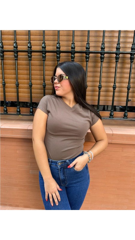 CAMISETA BASIC PICO MARRON