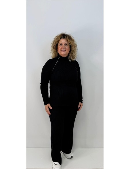 CONJUNTO TACHAS NEGRO