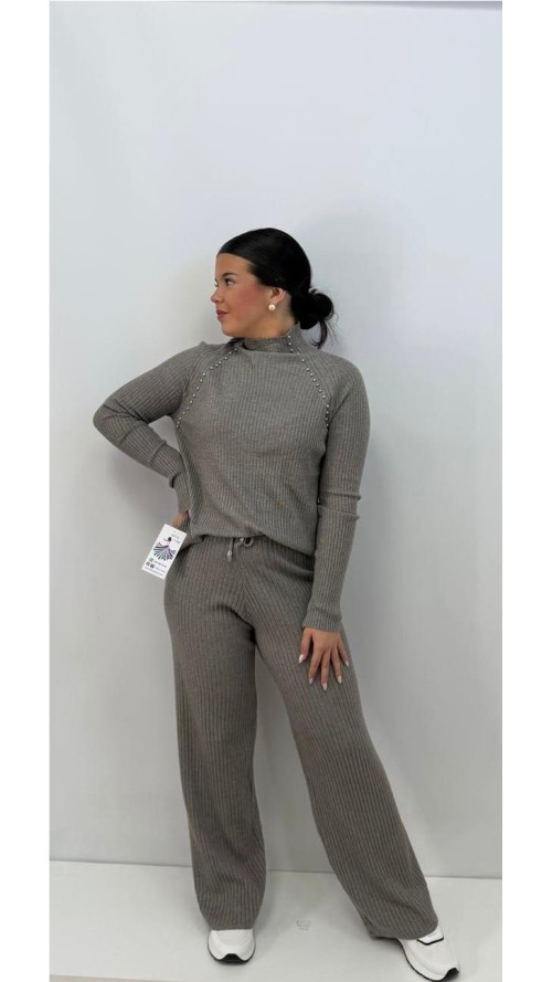 CONJUNTO TACHAS TAUPE CONJUNTO TACHAS TAUPE