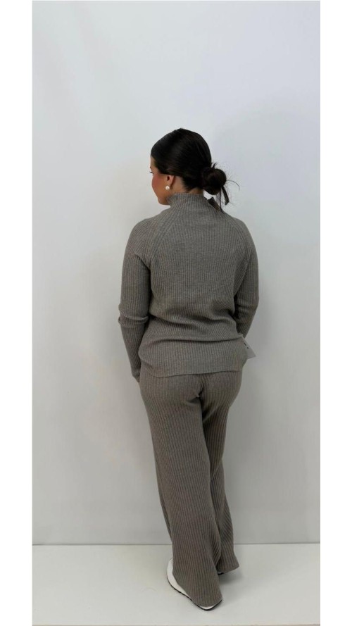 CONJUNTO TACHAS TAUPE CONJUNTO TACHAS TAUPE