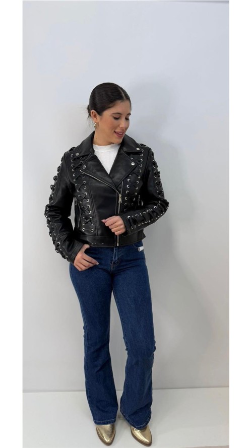 CHAQUETA DE CUERO NEGRO