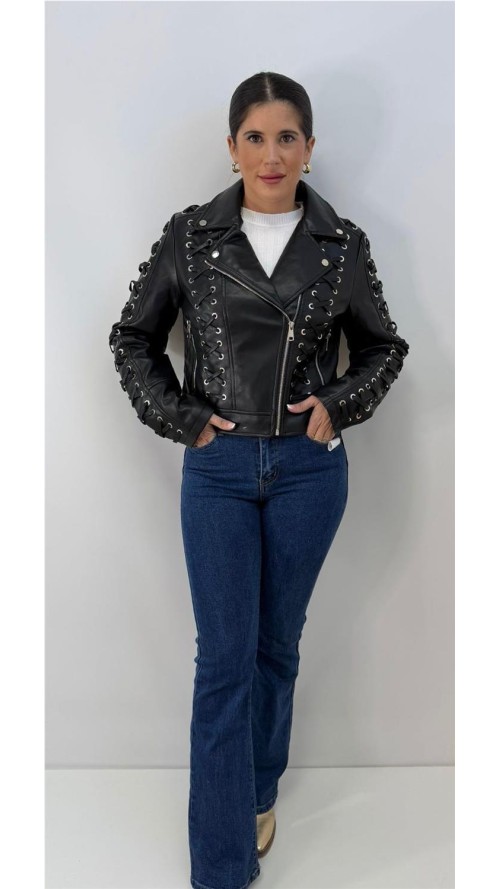 CHAQUETA DE CUERO NEGRO